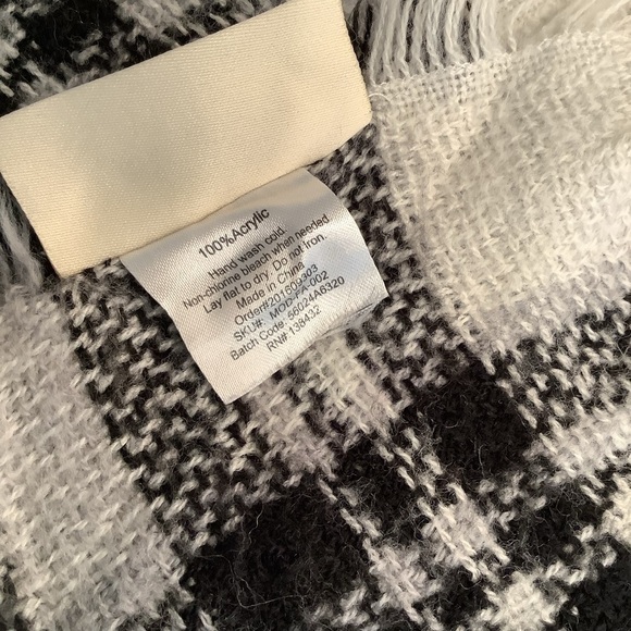 Modcloth Black, Gray & White Plaid Large Blanket Scarf - Picture 4 of 7